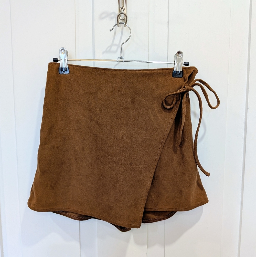 Abercrombie & Fitch Vegan Suede Wrap Skort with Tie Detail | Xsmall - Picture 2 of 4
